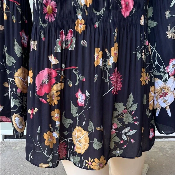 Like new Charlie Black Floral Long Sleeve blouse - Picture 11 of 15